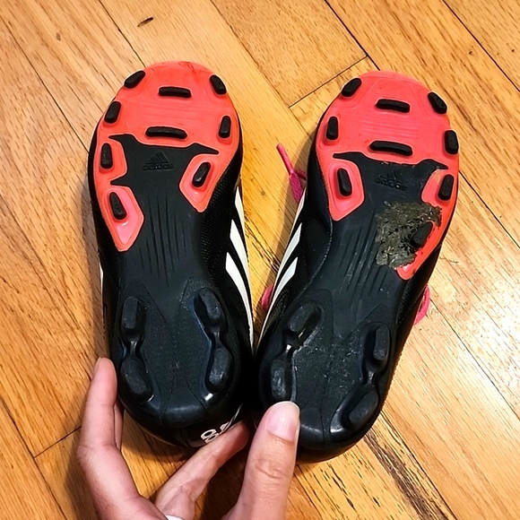 Black and Pink Adidas soccer cleats - Picture 4 of 4